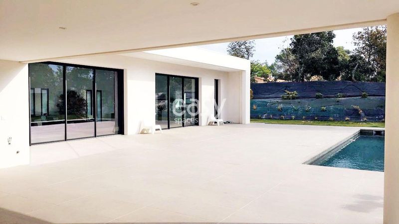 maison moderne à louer pour tournage Var 83